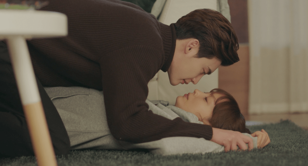 Dan-i and Eun-ho - Romance Is a Bonus Book